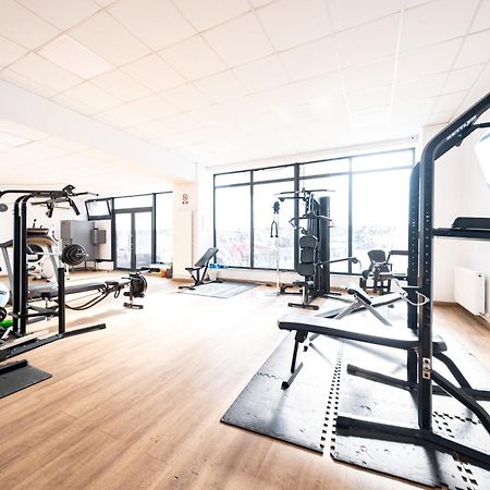The Golden Studio - With Free Gym Бухарест Экстерьер фото