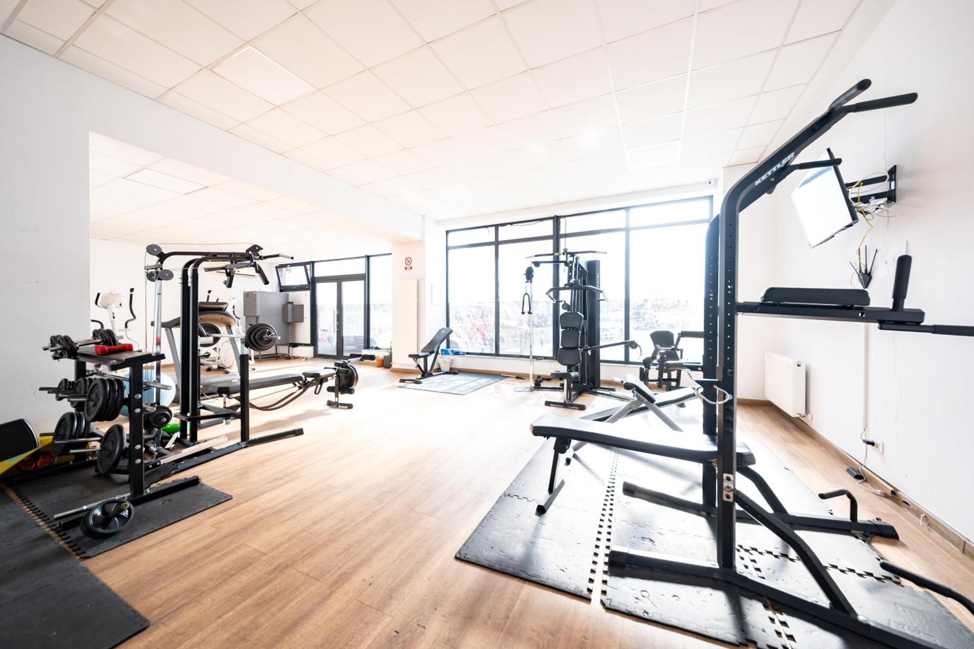 The Golden Studio - With Free Gym Бухарест Экстерьер фото